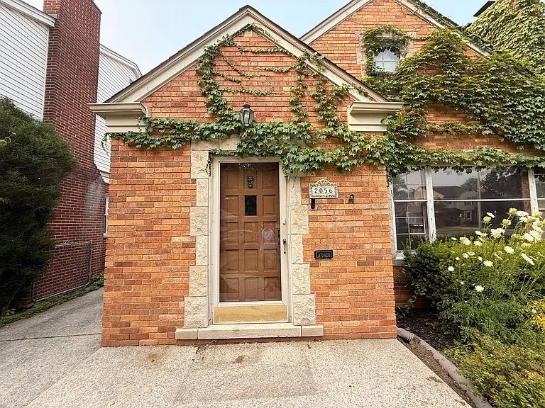 2056 Lennon St — Photo 2