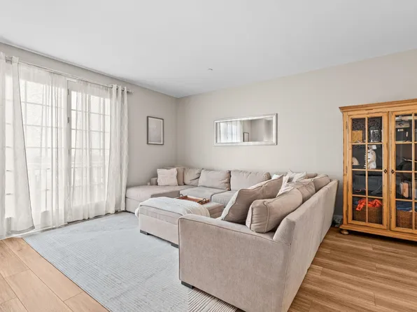 100 Shearwater Ct East image 2 of 36