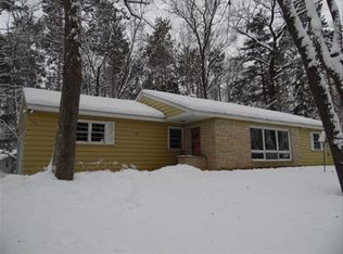 835 Shing Wa Uk Dr, Marinette, WI 54143