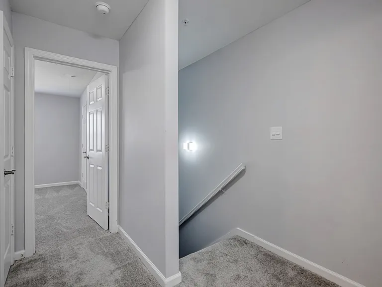 Windsor Apartments — Photo 12