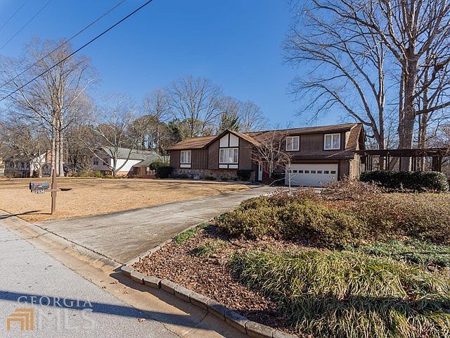 1st image of 2536 Highland Golf Course Dr SE