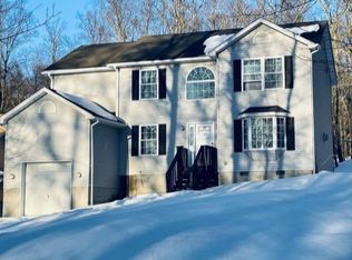 487 Whippoorwill Dr, Bushkill, PA 18324