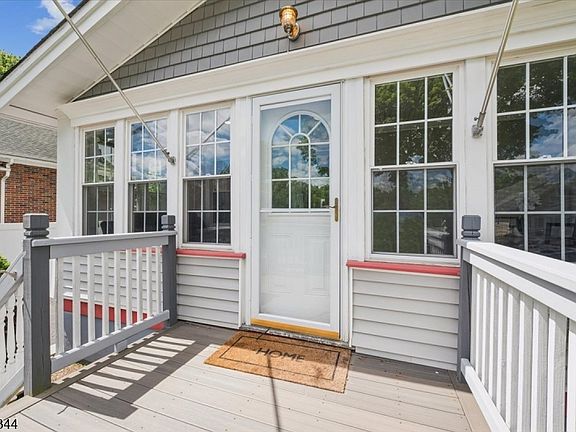 4th image of 15 Clover Pl
