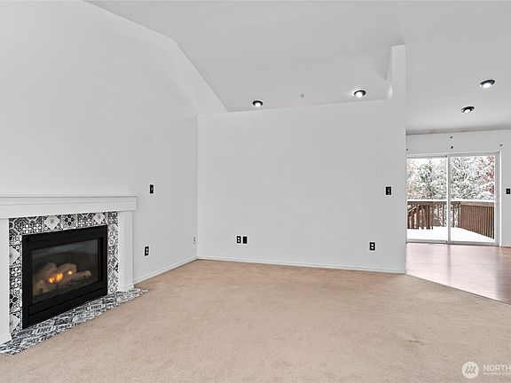 4th image of 2371 Veedol Drive E