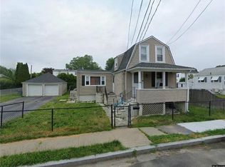 79 Follett St, East Providence, RI 02914