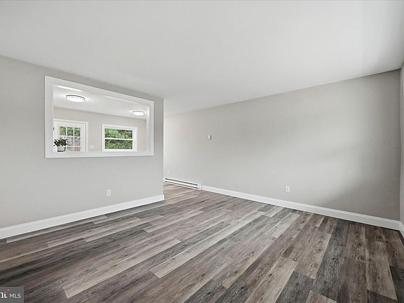 2nd image of 2967 S Pleasant Valley Rd