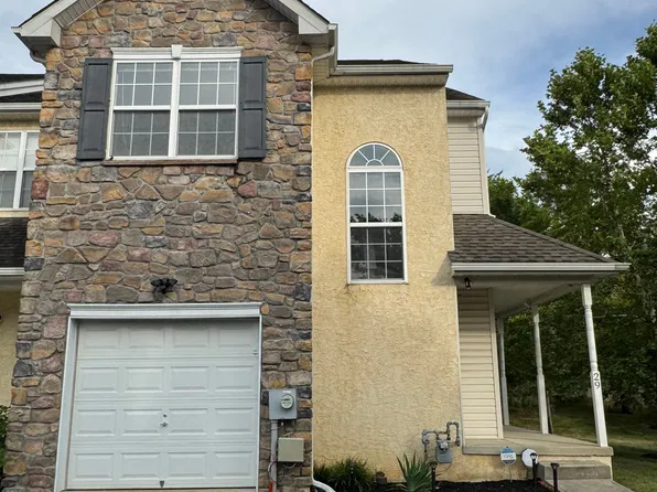 29 Prince Dr, Eagleville, PA 19403