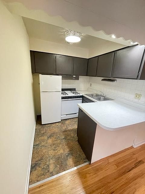 1st image of 314 W Barry Ave #334