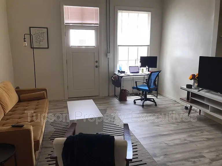 343 S Convent Ave — Photo 13