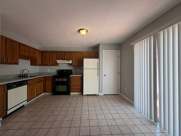 41 Dunbar St #2A — Photo 2