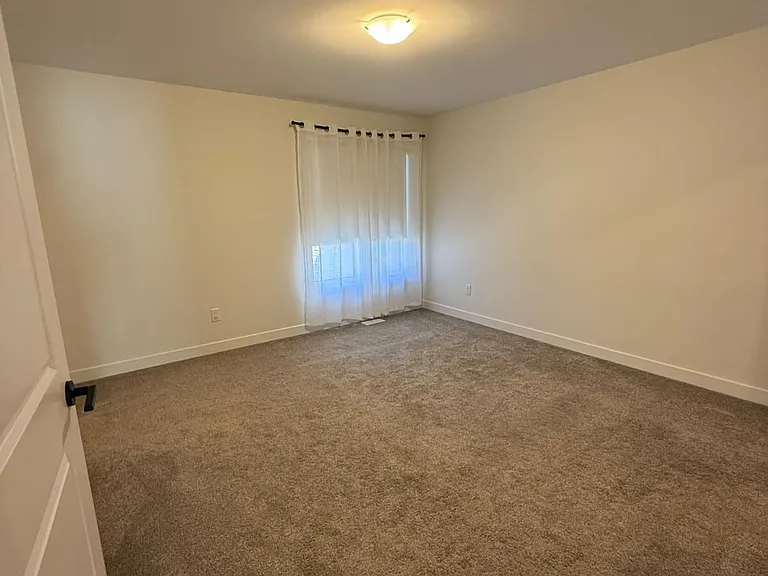 92 Longworth Ave — Photo 31