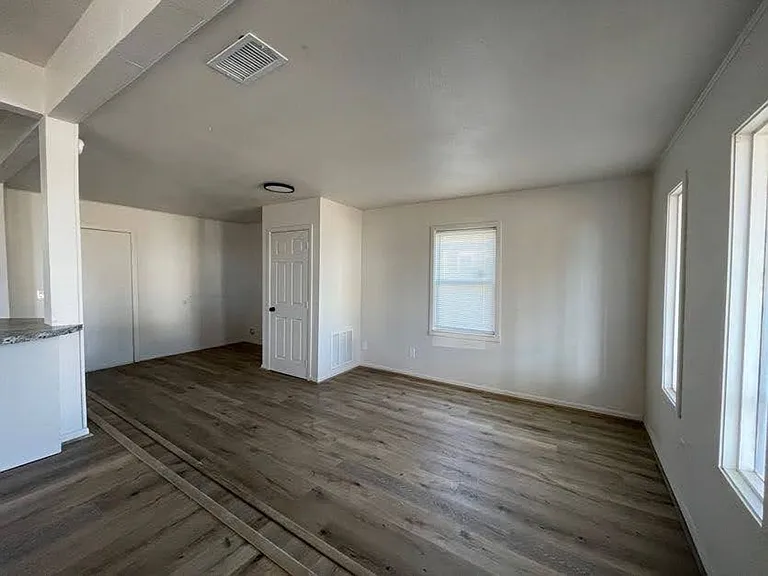 306 NE Gary Ave — Photo 3