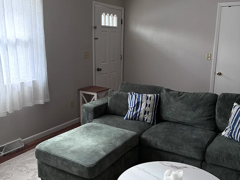 1026 N Jefferson St #B — Photo 4
