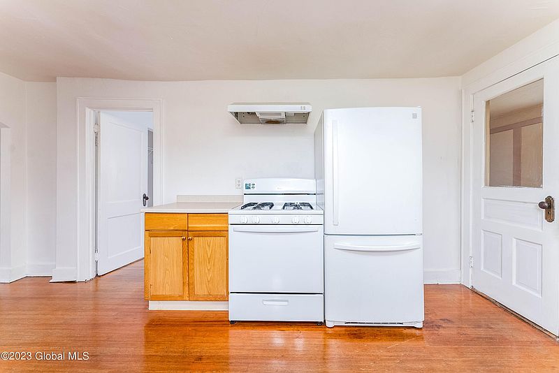 4th image of 16 Raymo Street