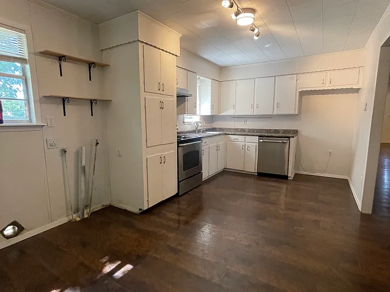403 Live Oak St — Photo 6