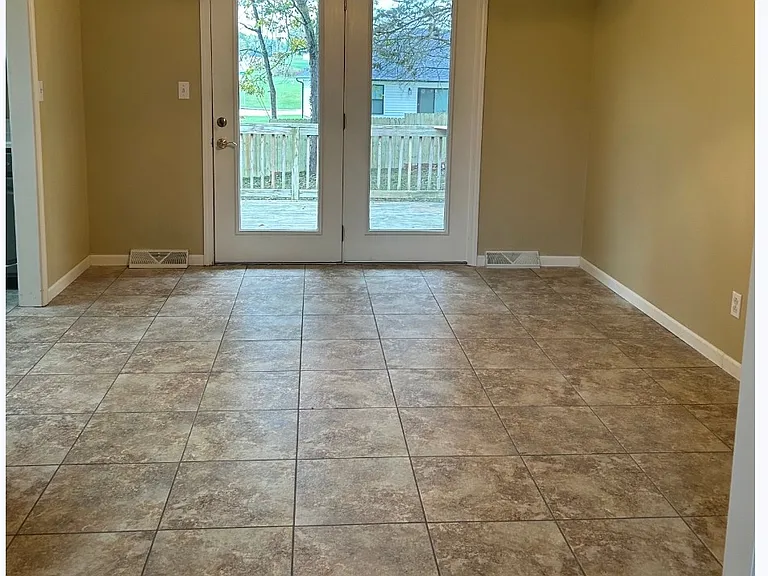 4801 Westport Dr — Photo 2