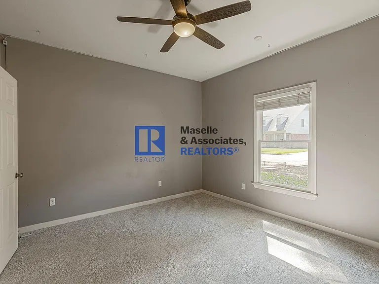 1046 Newland St — Photo 31
