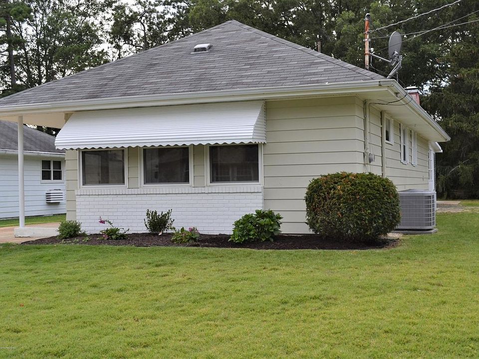 1st image of 24 Yellowstone Dr