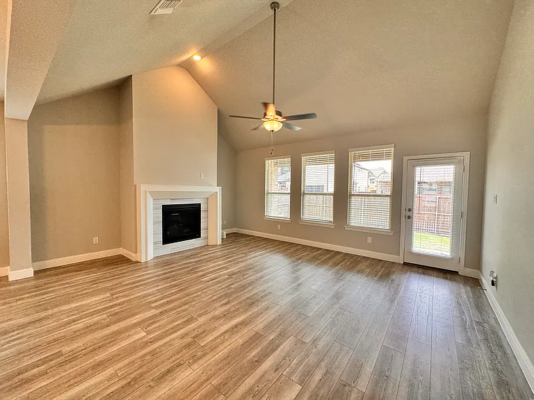 1091 Putnam Dr — Photo 16