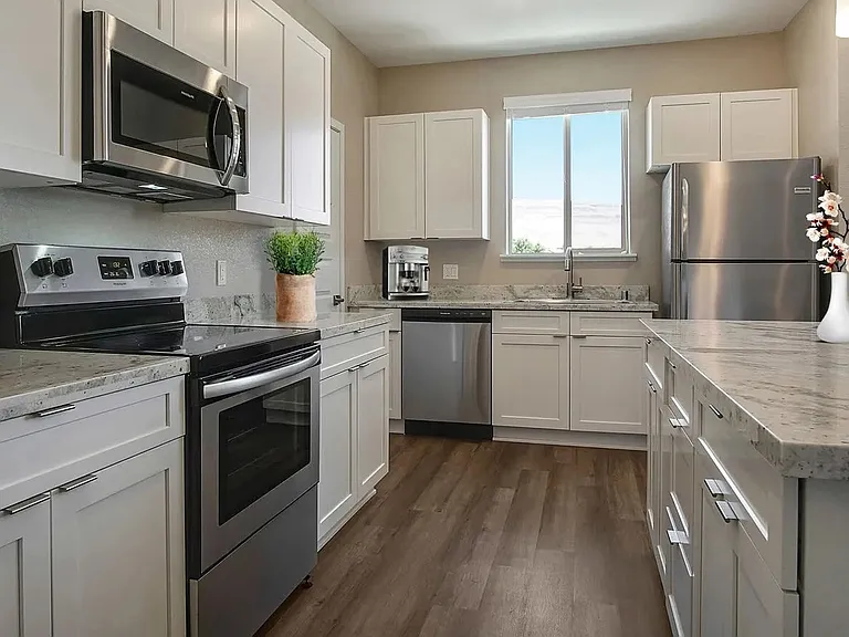 Silverado Apartments — Photo 22
