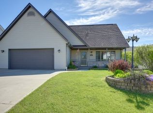 2705 Eagles Ct, West Bend, WI 53095