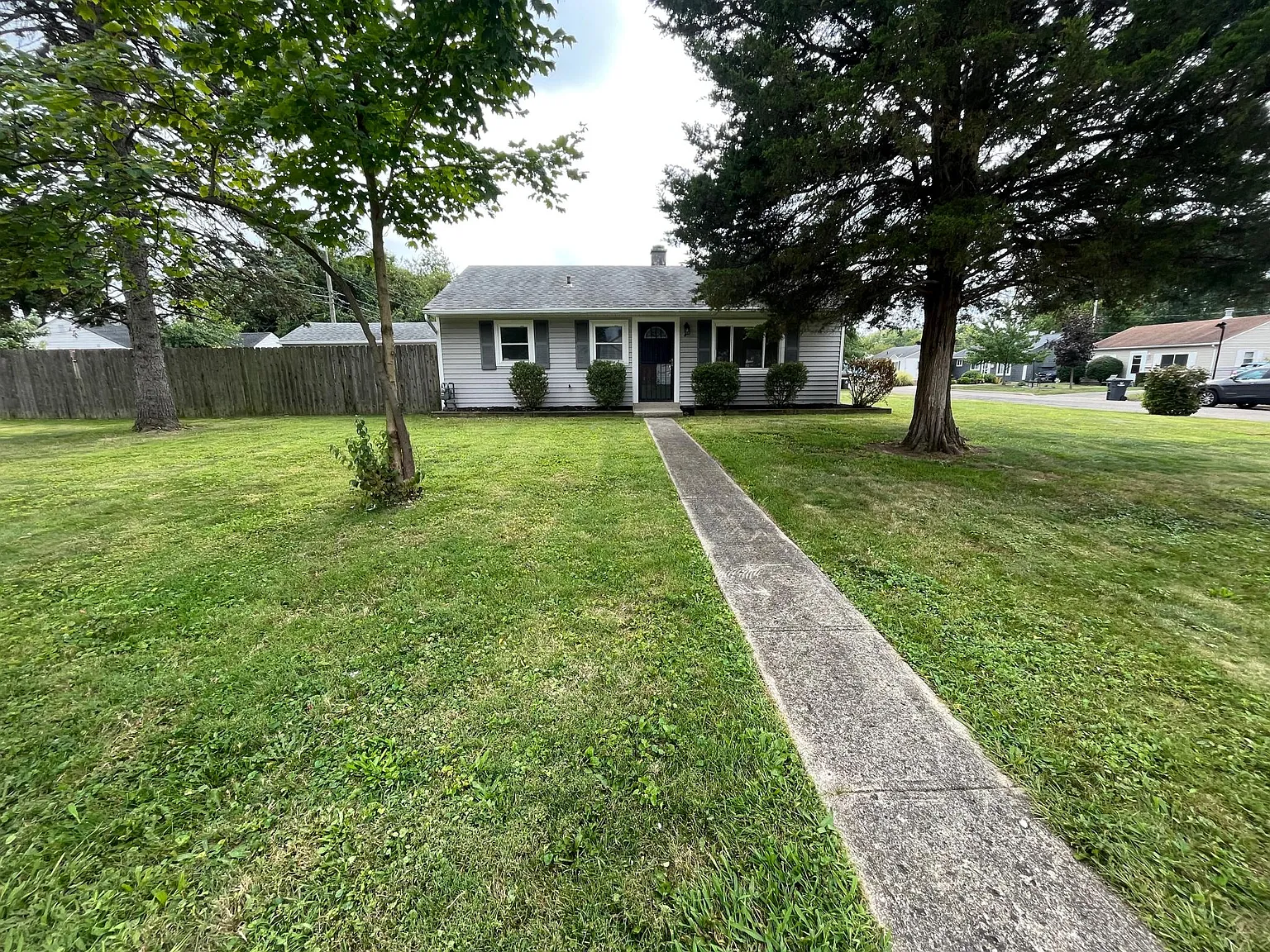3 bed, 875 sqft, $1,700 — Photo 1