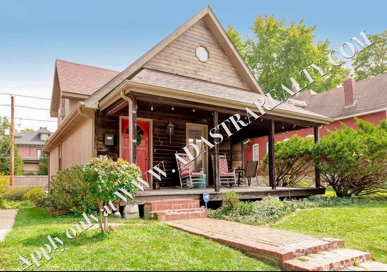 Inviting 3 Bedroom Close to Everything-Available NOW!! — Photo 1