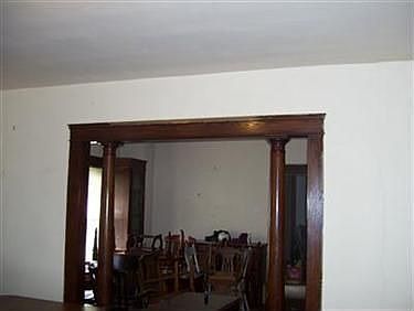 4th image of 2904 E 115th St