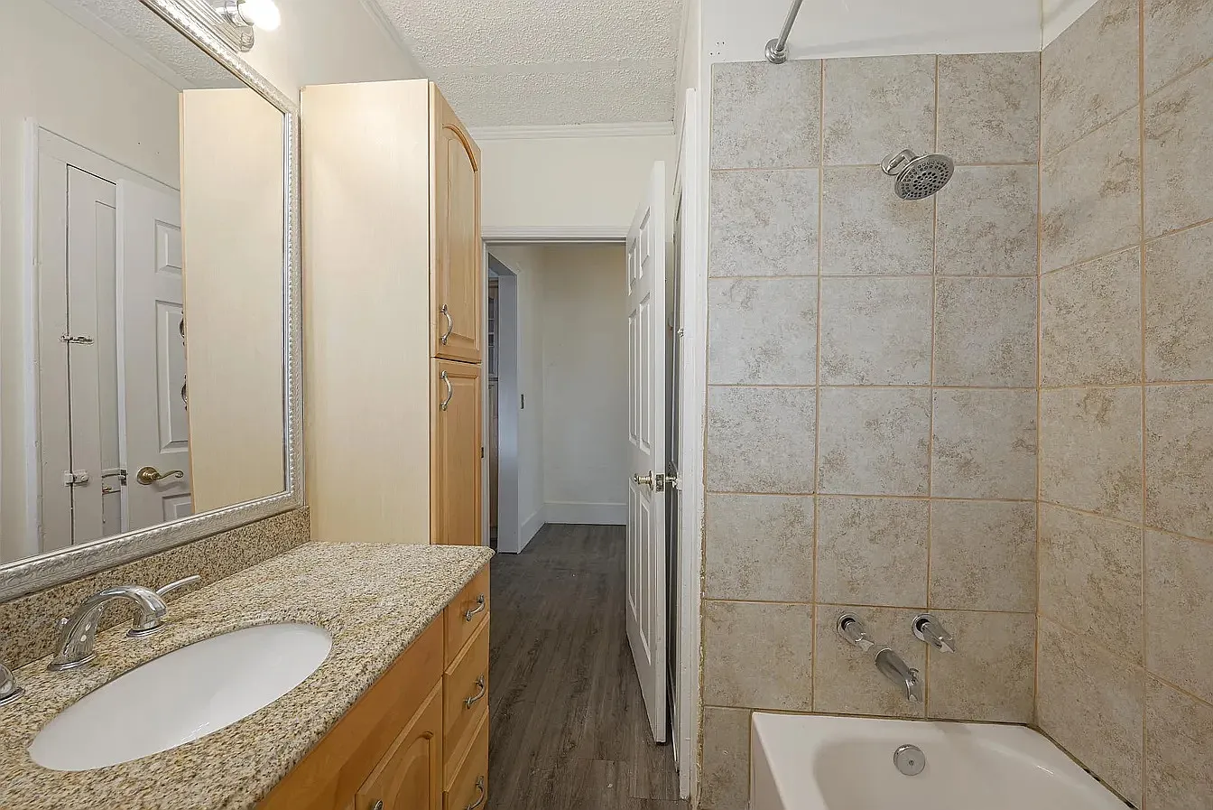 1232 Northeast 16th Street - 1 — Photo 4