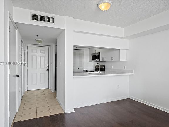 2nd image of 102 SW 6th Ave APT 605