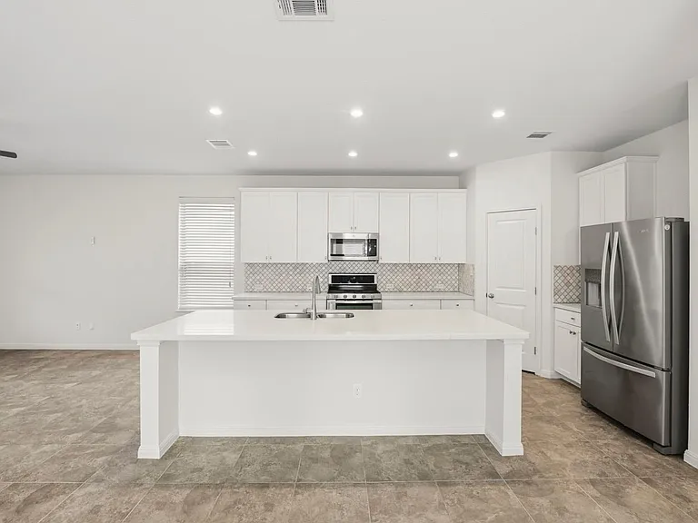 2937 Barbed Wire St — Photo 31