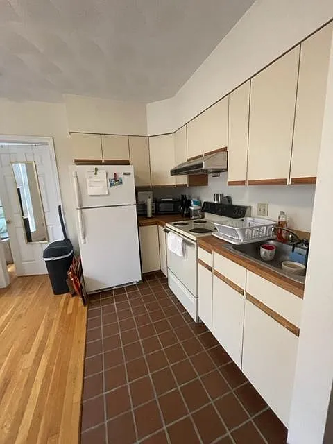 1 bed, $2,400 — Photo 4