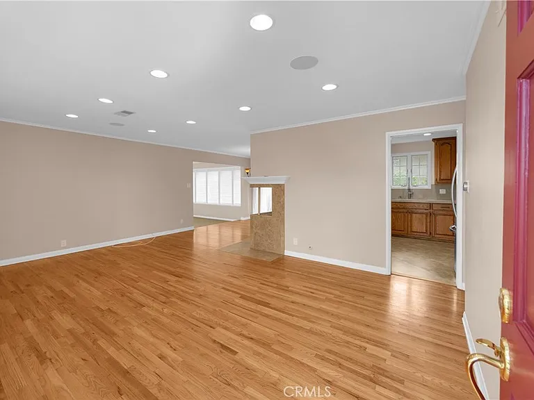 10751 Allen Dr — Photo 8