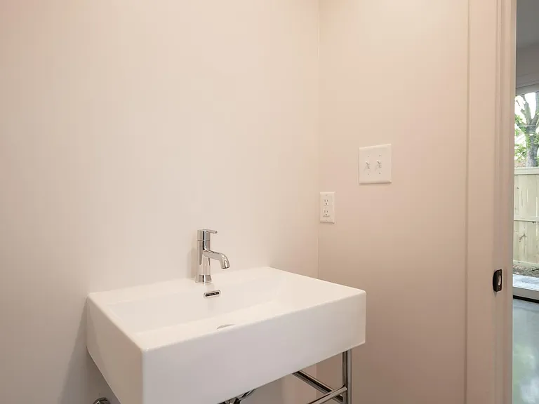 297 Morton Ave #BACK HOUSE — Photo 11