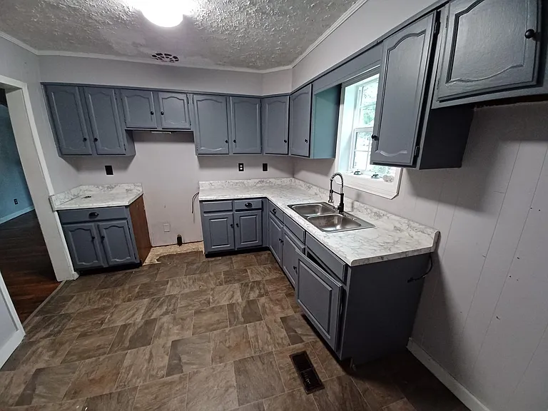 921 Brookside Dr — Photo 11
