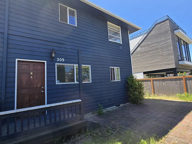 309 2nd Ave S #A — Photo 2