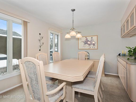 5th image of 208 Edgebrook Dr