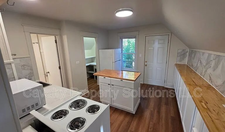 617 E 8th St #2 — Photo 3