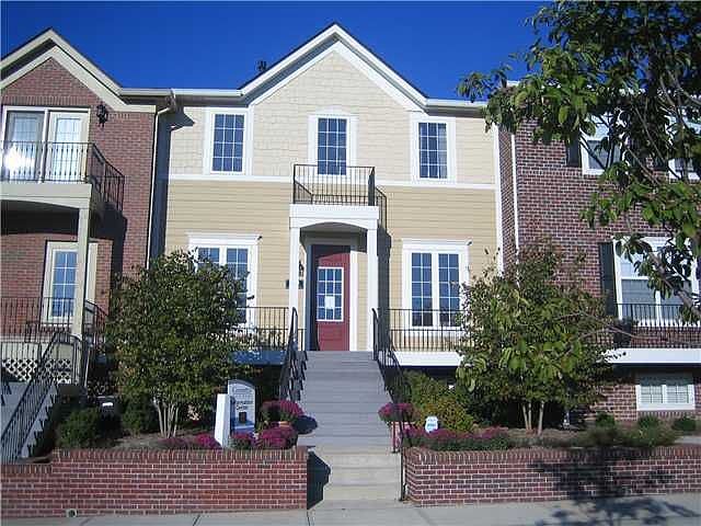 1st image of 102 Manchester Dr
