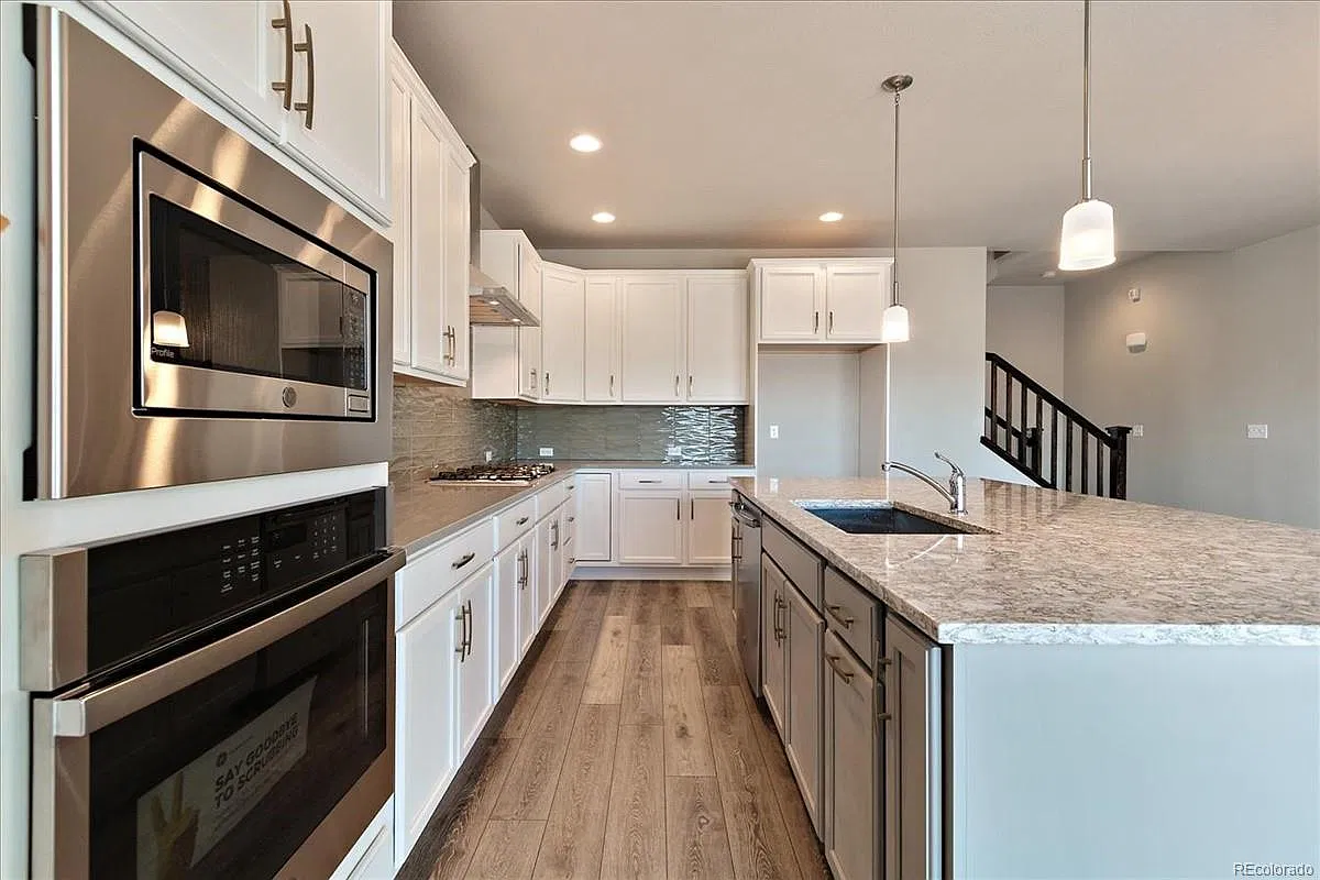 3 bed, 2005 sqft, $3,400 — Photo 4