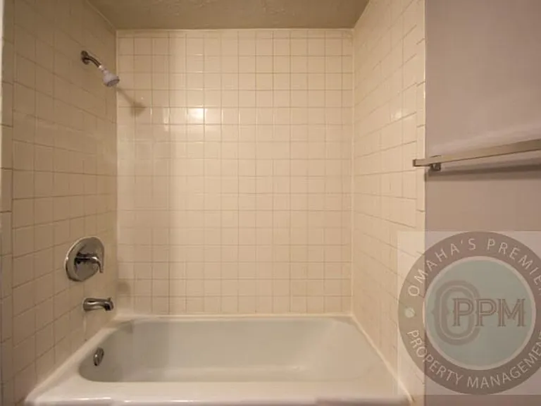 Benson Garden Apartments — Photo 28