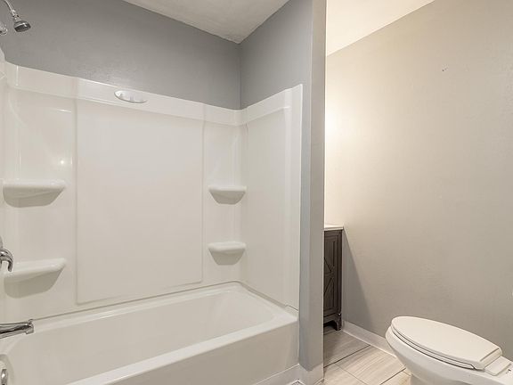 5th image of 9212 NE 6th St