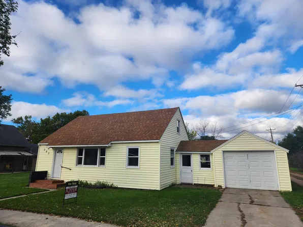 205 S 2nd St, Parkston, SD 57366