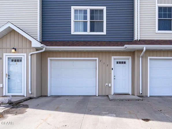 717 Promenade Ct, Grand Forks, ND 58203