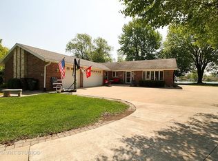90 W 6th St, Manteno, IL