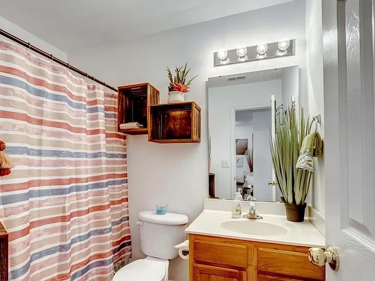 7148 Abbotts Glen Dr — Photo 25