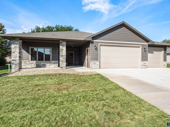 604 Britz Dr, Luverne, MN 56156