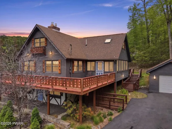 162 Indian Dr, Greentown, PA 18426