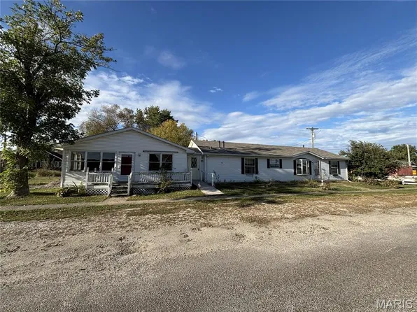 201 W Page St, Vandalia, MO 63382