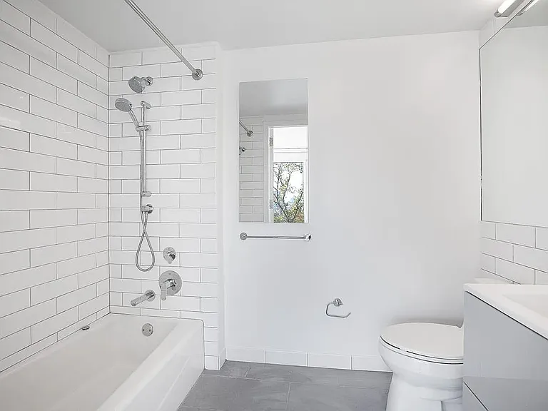 400 W 113th St #330 — Photo 6
